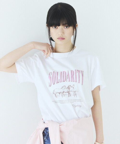 Firsthand(ファーストハンド)の「Firsthand/ファーストハンド コンフォータブル ロゴホースプリント クルーネック Tシャツ(Tシャツ/カットソー・レディース・チャコールグレー/ホワイト・FREE)」の6枚目の写真