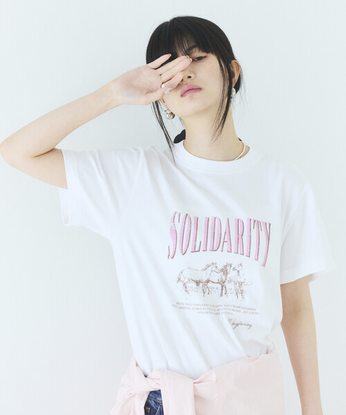 Firsthand(ファーストハンド)の「Firsthand/ファーストハンド コンフォータブル ロゴホースプリント クルーネック Tシャツ(Tシャツ/カットソー・レディース・チャコールグレー/ホワイト・FREE)」の7枚目の写真