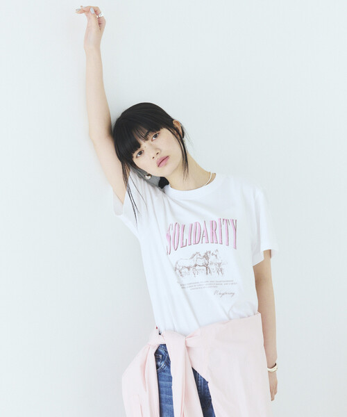 Firsthand(ファーストハンド)の「Firsthand/ファーストハンド コンフォータブル ロゴホースプリント クルーネック Tシャツ(Tシャツ/カットソー・レディース・チャコールグレー/ホワイト・FREE)」の13枚目の写真