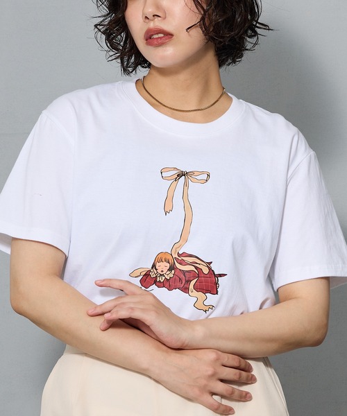 aremoi(アレモイ)の「リボンモチーフ ガールプリントTシャツ(Tシャツ/カットソー・レディース・ネイビー/ホワイト/グレー・SMALL/MEDIUM/LARGE)」の1枚目の写真