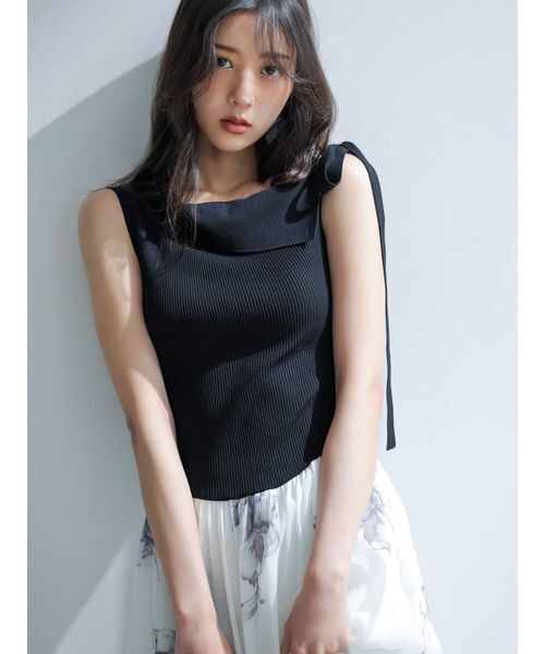 SNIDEL(スナイデル)の「リボンデザインニットドッキングワンピース(ワンピース・レディース・ネイビー/ブラウン/ブラック・0/1)」の5枚目の写真