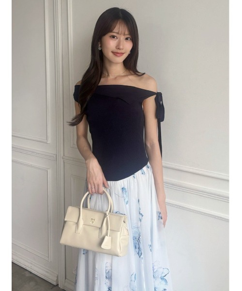SNIDEL(スナイデル)の「リボンデザインニットドッキングワンピース(ワンピース・レディース・ネイビー/ブラウン/ブラック・0/1)」の7枚目の写真