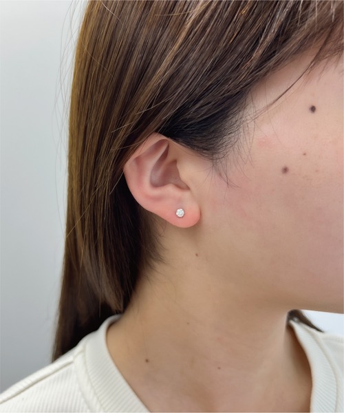 festaria bijou SOPHIA（フェスタリアビジュソフィア）の「K10YG キュービックジルコニア ピアス（ピアス（両耳用）・レディース・イエローゴールド・ONE SIZE）」の4枚目の写真