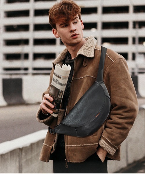 NiiNa(ニーナ)の「【 NiiNa homme / ニーナオム 】高品質牛革 ソフトレザー メッセンジャーバッグ(ショルダーバッグ・メンズ・ブラック・FREE)」の1枚目の写真