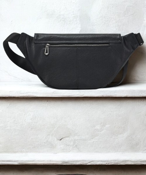 NiiNa(ニーナ)の「【 NiiNa homme / ニーナオム 】高品質牛革 ソフトレザー メッセンジャーバッグ(ショルダーバッグ・メンズ・ブラック・FREE)」の3枚目の写真