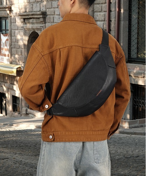 NiiNa(ニーナ)の「【 NiiNa homme / ニーナオム 】高品質牛革 ソフトレザー メッセンジャーバッグ(ショルダーバッグ・メンズ・ブラック・FREE)」の6枚目の写真
