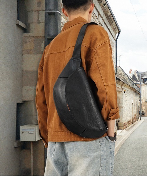 NiiNa(ニーナ)の「【 NiiNa homme / ニーナオム 】高品質牛革 ソフトレザー メッセンジャーバッグ(ショルダーバッグ・メンズ・ブラック・FREE)」の7枚目の写真