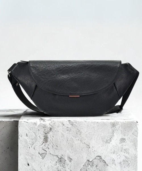 NiiNa(ニーナ)の「【 NiiNa homme / ニーナオム 】高品質牛革 ソフトレザー メッセンジャーバッグ(ショルダーバッグ・メンズ・ブラック・FREE)」の8枚目の写真