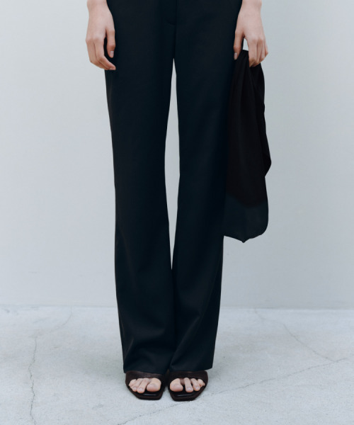 CACELE(カッセル)の「LOW-RISE BOOTS CUT LAP PANTS, BLACK(スラックス・レディース・ブラック・MEDIUM/SMALL)」の5枚目の写真