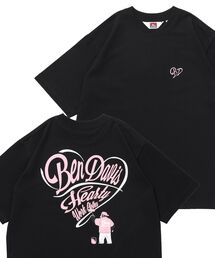 BEN DAVIS（ベンデイビス）の「【BEN DAVIS（ベンデイビス）】 SCRIPT HEART TEE / Tシャツ 半袖 クルーネック 刺繍 ワンポイント ユニセックス オーバーサイズ（Tシャツ/カットソー）」