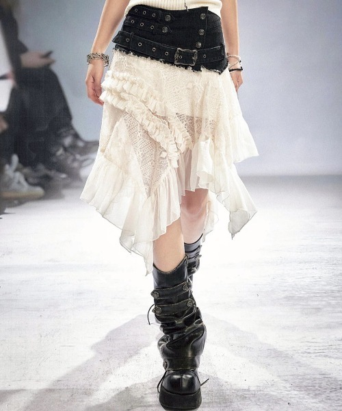 Cest Nous（セヌー）の「【Cest Nous】Lace Midi Skirt / 【セヌー】ウエストベルトアシンメトリーレースミディスカート（スカート・レディース・ホワイト/ブラック・S/M）」の2枚目の写真