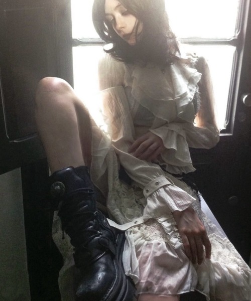 Cest Nous（セヌー）の「【Cest Nous】Lace Midi Skirt / 【セヌー】ウエストベルトアシンメトリーレースミディスカート（スカート・レディース・ホワイト/ブラック・S/M）」の3枚目の写真