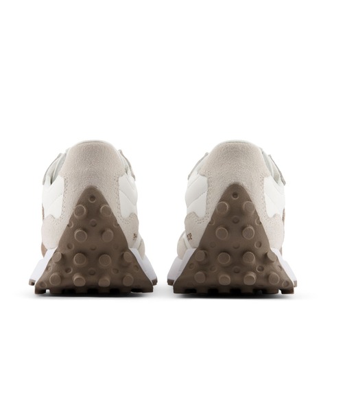 NEW BALANCE(ニューバランス)の「New Balance W327SUC / ニューバランス W327SUC(スニーカー・レディース・オフホワイト・25.5cm/25.0cm/24.5cm/24.0cm/23.5cm/23.0cm)」の4枚目の写真