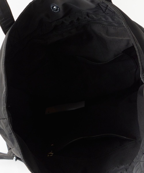 Chick(チック)の「【2WAY】【A4サイズ対応】Water-Repellent 2-Way Drawstring Multi-Pocket Bag / 撥水2WAY 巾着仕様 マルチポケットバッグ y2k 韓国系 レディース 2026年 夏 夏服(バックパック/リュック・メンズ・ブラック/カーキ・FREE)」の8枚目の写真