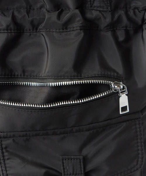 Chick(チック)の「【2WAY】【A4サイズ対応】Water-Repellent 2-Way Drawstring Multi-Pocket Bag / 撥水2WAY 巾着仕様 マルチポケットバッグ y2k 韓国系 レディース 2026年 夏 夏服(バックパック/リュック・メンズ・ブラック/カーキ・FREE)」の11枚目の写真