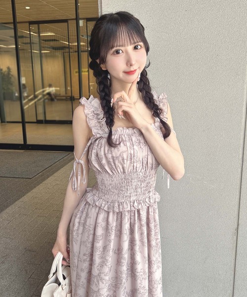 INGNI(イング)の「花柄シャーリングティアードロングワンピース(ワンピース・レディース・ホワイト×ネイビー/ピンク・M)」の1枚目の写真