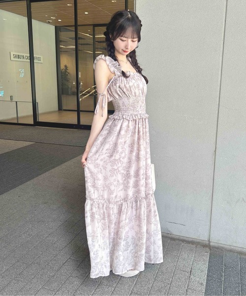 INGNI(イング)の「花柄シャーリングティアードロングワンピース(ワンピース・レディース・ホワイト×ネイビー/ピンク・M)」の11枚目の写真