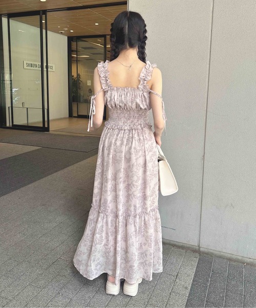 INGNI(イング)の「花柄シャーリングティアードロングワンピース(ワンピース・レディース・ホワイト×ネイビー/ピンク・M)」の12枚目の写真