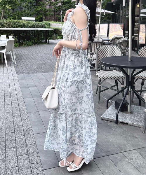 INGNI(イング)の「花柄シャーリングティアードロングワンピース(ワンピース・レディース・ホワイト×ネイビー/ピンク・M)」の5枚目の写真
