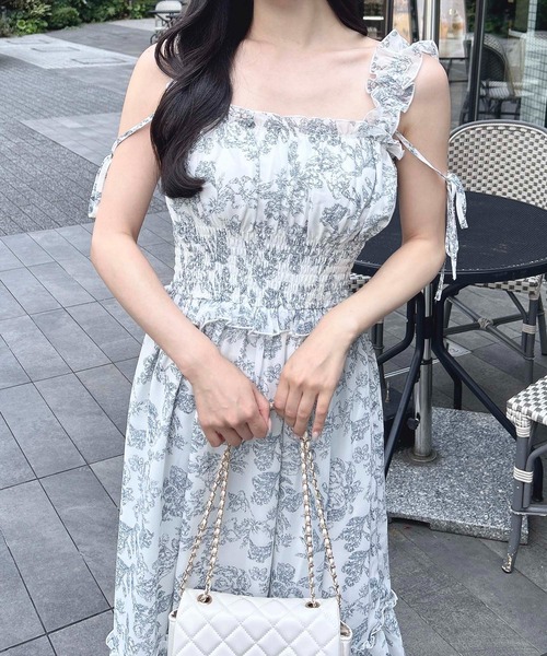 INGNI(イング)の「花柄シャーリングティアードロングワンピース(ワンピース・レディース・ホワイト×ネイビー/ピンク・M)」の3枚目の写真