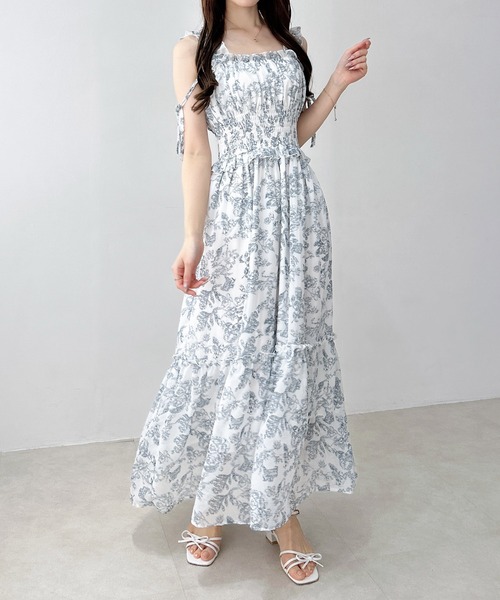 INGNI(イング)の「花柄シャーリングティアードロングワンピース(ワンピース・レディース・ホワイト×ネイビー/ピンク・M)」の15枚目の写真