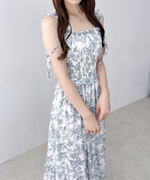 INGNI(イング)の「花柄シャーリングティアードロングワンピース(ワンピース・レディース・ホワイト×ネイビー/ピンク・M)」の16枚目の写真