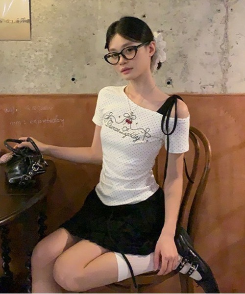 WEGO(ウィゴー)の「ワンショルダードットリボンロゴカットソー/トップス(Tシャツ/カットソー・レディース・ホワイト・LARGE/MEDIUM)」の3枚目の写真