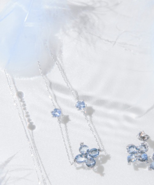 JILL by JILL STUART（ジルバイジルスチュアート）の「【再入荷】Cubic 大粒クローバーブレスレット（ブレスレット・レディース・ブルー/シルバー・FREE）」の4枚目の写真