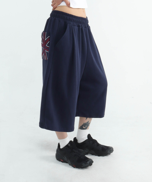 FUZZY SCAN（ファジスキャン）の「ロンドンポケットバミューダパンツネイビー（その他パンツ・レディース・ネイビー・ONE SIZE/TWO）」の2枚目の写真