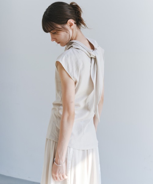 tageechita(タジチタ)の「【tageechita】ドレープネックバックタイブラウス(シャツ/ブラウス・レディース・ライトベージュ・L/M/S)」の16枚目の写真