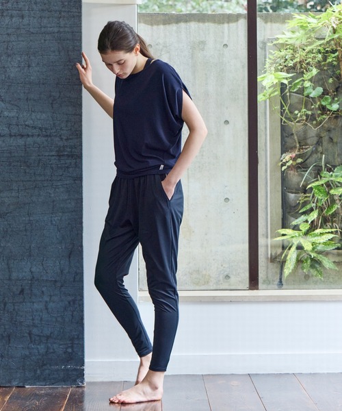 Julier Yoga and Relax(ジュリエヨガアンドリラックス)の「Julier (定番)Ecocoギャザーパンツ(その他パンツ・レディース・ブラック/ラベンダー/ブラウン・1/0/2)」の4枚目の写真