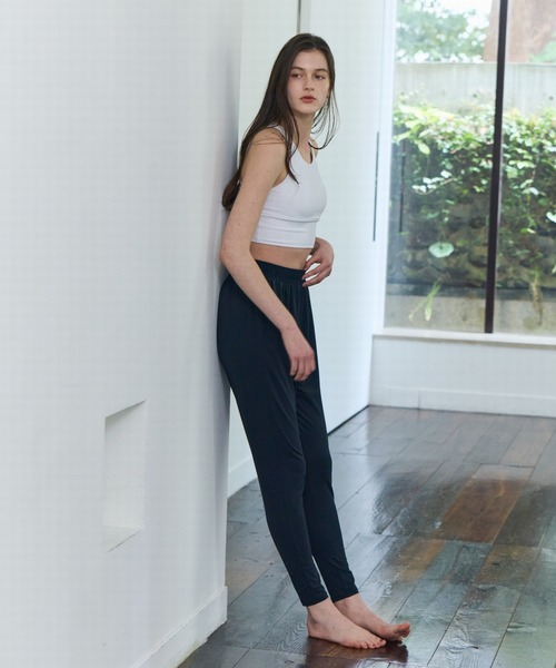 Julier Yoga and Relax(ジュリエヨガアンドリラックス)の「Julier (定番)Ecocoギャザーパンツ(その他パンツ・レディース・ブラック/ラベンダー/ブラウン・1/0/2)」の8枚目の写真