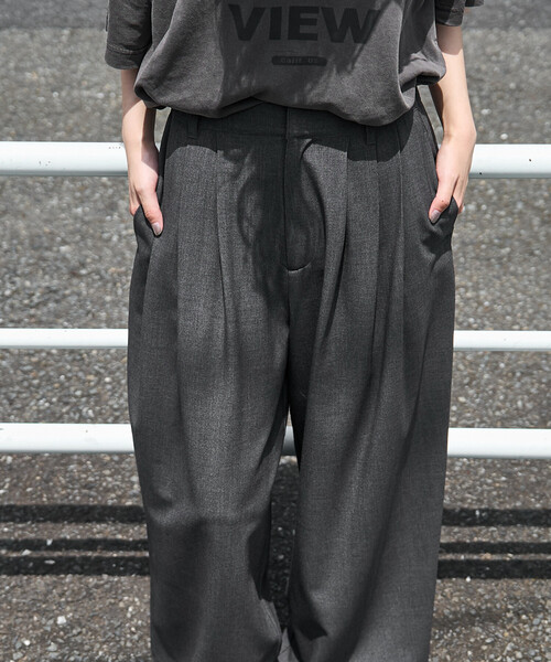 FREAK'S STORE(フリークスストア)の「タック ワイドパンツ/イージーパンツ(スラックス・レディース・ブラウン/ベージュ/チャコール・MEDIUM/SMALL)」の1枚目の写真