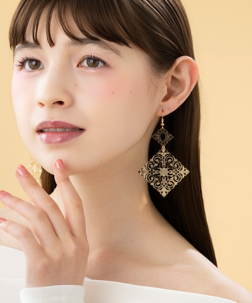 LA MUe(ラミュー)の「【LA MUE】日本製 ニッケルフリー スクエア メタル アンティーク ピアス(ピアス(両耳用)・レディース・シルバー/ゴールド・FREE)」の4枚目の写真