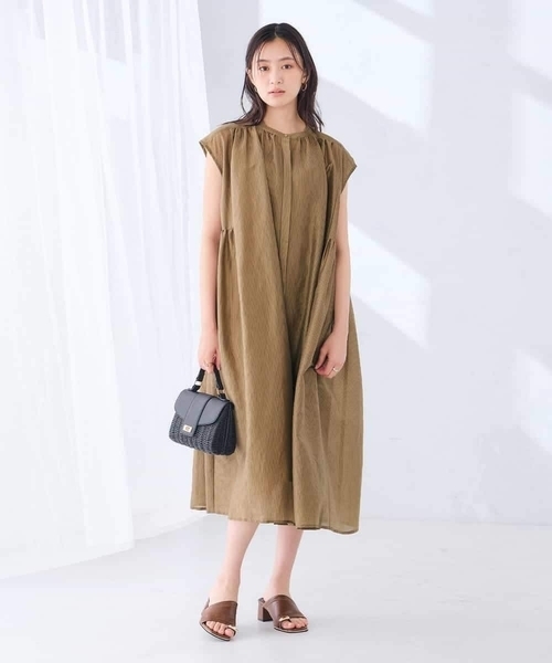 a.v.v（アーヴェヴェ）の「シアーギャザーワンピース（ワンピース・レディース・ブラック/ブラウン/グリーン・38/40）」の3枚目の写真