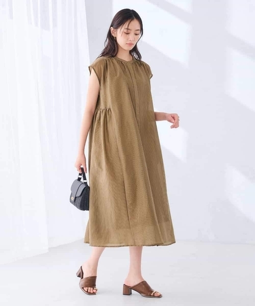 a.v.v（アーヴェヴェ）の「シアーギャザーワンピース（ワンピース・レディース・ブラック/ブラウン/グリーン・38/40）」の11枚目の写真