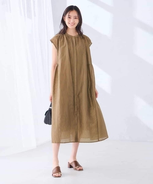 a.v.v（アーヴェヴェ）の「シアーギャザーワンピース（ワンピース・レディース・ブラック/ブラウン/グリーン・38/40）」の12枚目の写真