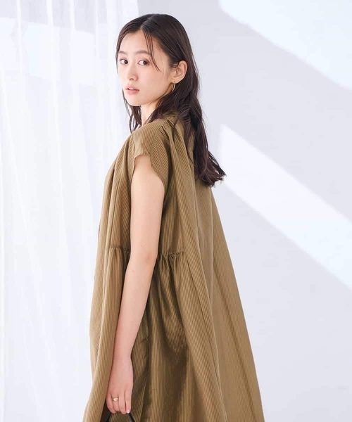 a.v.v（アーヴェヴェ）の「シアーギャザーワンピース（ワンピース・レディース・ブラック/ブラウン/グリーン・38/40）」の16枚目の写真