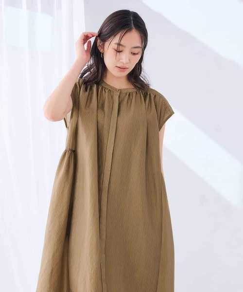 a.v.v（アーヴェヴェ）の「シアーギャザーワンピース（ワンピース・レディース・ブラック/ブラウン/グリーン・38/40）」の17枚目の写真