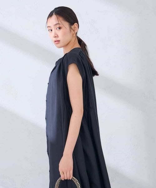a.v.v（アーヴェヴェ）の「シアーギャザーワンピース（ワンピース・レディース・ブラック/ブラウン/グリーン・38/40）」の22枚目の写真