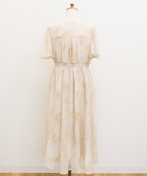 CLETTE(クレット)の「ぼかし花柄ワンピース(ワンピース・レディース・ラベンダー/イエロー・3L/LL/4L)」の6枚目の写真