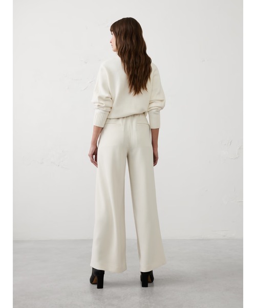 BANANA REPUBLIC FACTORY STORE(バナナリパブリック ファクトリーストア)の「BANANA REPUBLIC FACTORY STORE クレーププリーツワイドレッグトラウザーパンツ(その他パンツ・レディース・ネイビー/アイボリー/ブラック・0/6/4/2/8)」の4枚目の写真