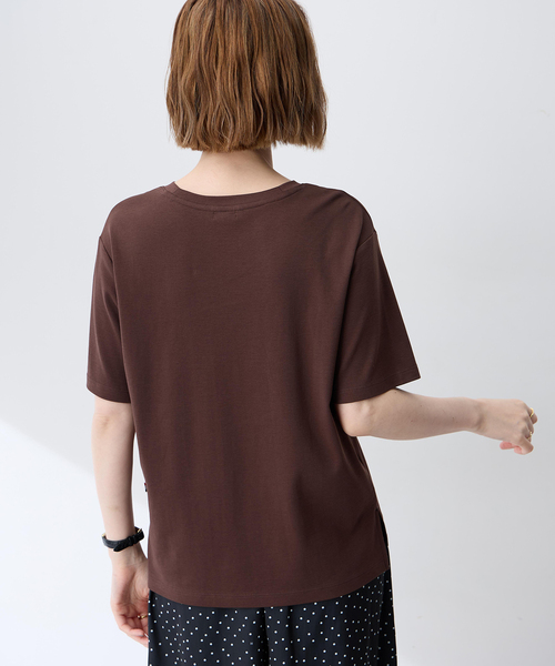 Petit Honfleur（プチオンフルール）の「レースロゴプリントTシャツ【接触冷感・UVカット・オーガニックコットンブレンド】（Tシャツ/カットソー・レディース・ネイビー/アイボリー/ブラウン・M/L）」の6枚目の写真