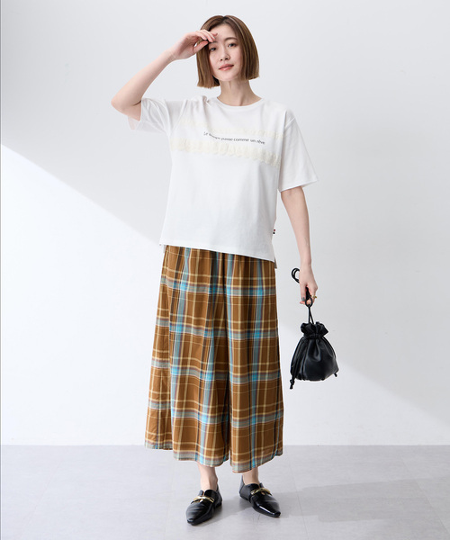 Petit Honfleur（プチオンフルール）の「レースロゴプリントTシャツ【接触冷感・UVカット・オーガニックコットンブレンド】（Tシャツ/カットソー・レディース・ネイビー/アイボリー/ブラウン・M/L）」の10枚目の写真