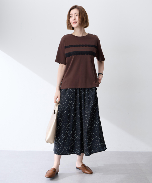 Petit Honfleur（プチオンフルール）の「レースロゴプリントTシャツ【接触冷感・UVカット・オーガニックコットンブレンド】（Tシャツ/カットソー・レディース・ネイビー/アイボリー/ブラウン・M/L）」の13枚目の写真
