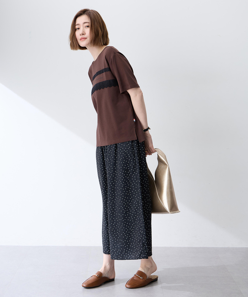 Petit Honfleur（プチオンフルール）の「レースロゴプリントTシャツ【接触冷感・UVカット・オーガニックコットンブレンド】（Tシャツ/カットソー・レディース・ネイビー/アイボリー/ブラウン・M/L）」の14枚目の写真