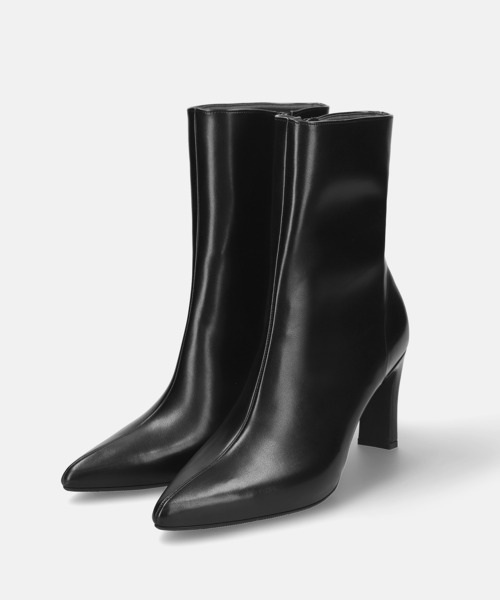 MAMIAN（マミアン）の「ポインテッドトゥ ショートブーツ (8.0cmヒール)（ブーツ・レディース・ブラック/グレイッシュベージュ・L/M/S）」の4枚目の写真
