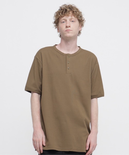 AVIREX(アヴィレックス)の「《DAILY/デイリー》BIG SIZE RIB S/S HENLEY NECK T-SHIRT / ビックサイズ リブ 半袖 ヘンリーネック Tシャツ / AVIREX / アヴィレックス(Tシャツ/カットソー・メンズ・グレー/オリーブ/ホワイト/ブラック/チャコール・XXX-LARGE/XXXX-LARGE/XXXXX-LARGE/XX-LARGE)」の5枚目の写真