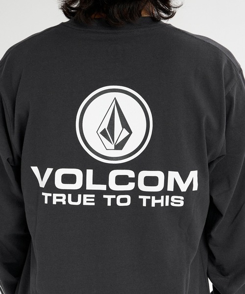 VOLCOM(ボルコム)の「VOLCOM メンズ TRUE TO THIS LS ロンT 【2026年秋冬モデル】/ボルコムバックプリント長袖袖プリントロゴロンT(Tシャツ/カットソー・メンズ・バーガンディー/ホワイト/チャコールグレー・MEDIUM/LARGE/X-LARGE)」の11枚目の写真