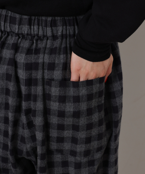JOURNAL STANDARD LUXE(ジャーナルスタンダード ラックス)の「シャギーチェック イージーパンツ(その他パンツ・レディース・チャコールグレー/ブラック・FREE)」の22枚目の写真